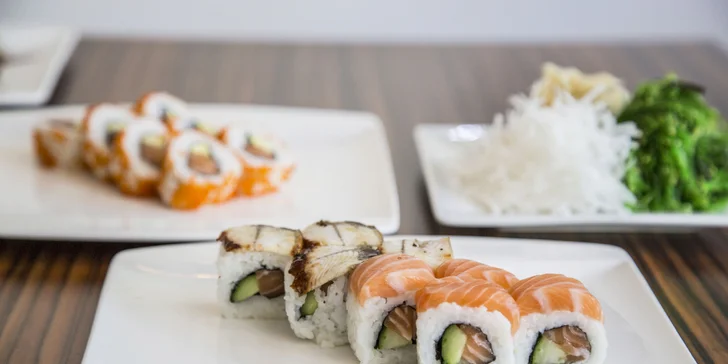 Nabruste si hůlky: sushi set z čerstvých surovin pro milovníky japonské kuchyně