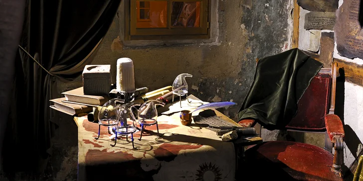 Po vystoupání 60 schodů nahlédnete do půdní laboratoře magistra Kelleyho. 