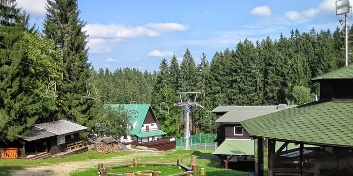 Pohodové léto pod Lysou horou: polopenze, sauna a možnost koupání v sudech