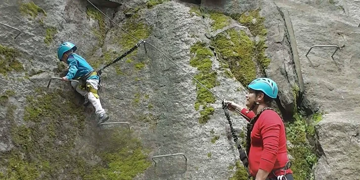 Via ferrata kurz v Horolezecké aréně v centru Liberce