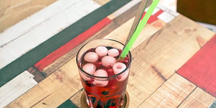 Čas na letní vrnění: Zmrzlinové poháry a domácí limonády v kočičí kavárně