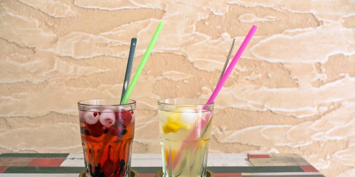 Čas na letní vrnění: Zmrzlinové poháry a domácí limonády v kočičí kavárně