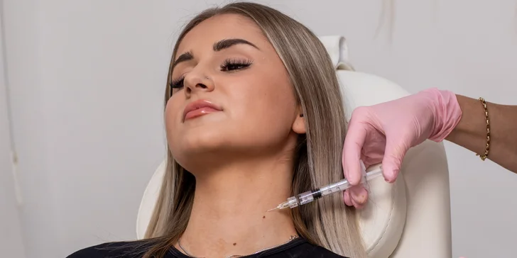 Injekčnú lipolýzu je možné aplikovať na dvojitú bradu, stehná aj brucho
