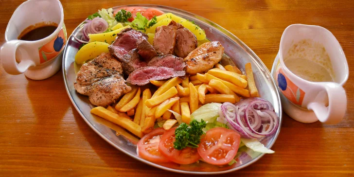 Steakový mix grill se 4 druhy masa i s přílohami pro společné hodování