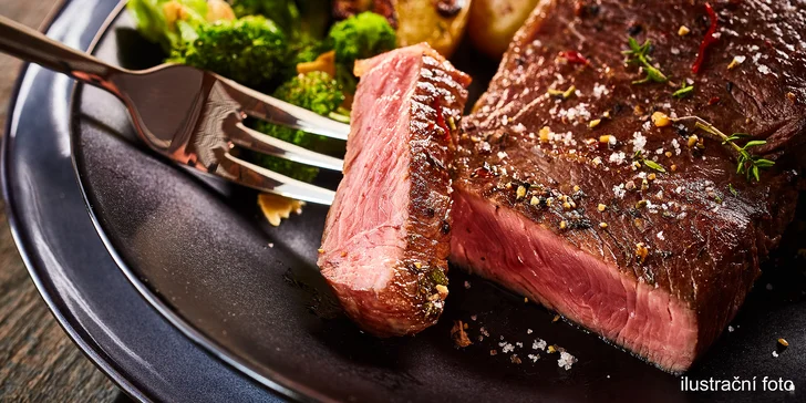 Šťavnatá hostina pro dva: 3 druhy steaků, salátová variace, hranolky i dezert