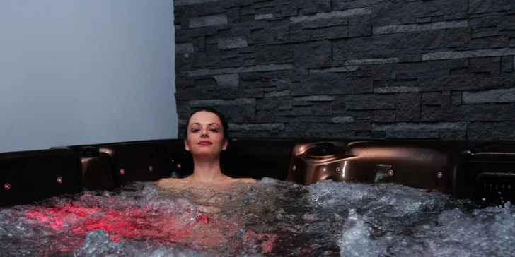 Privátní sauna s vířivkou a lahví prosecca pro dvě osoby