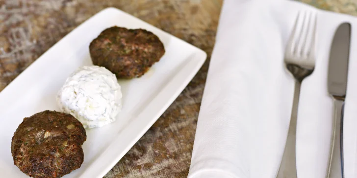 Ochutnejte spolu malá řecká jídla mezze: masa, plody moře, zelenina i kaviár
