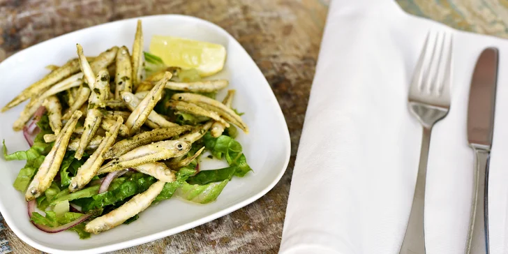 Ochutnejte spolu malá řecká jídla mezze: masa, plody moře, zelenina i kaviár