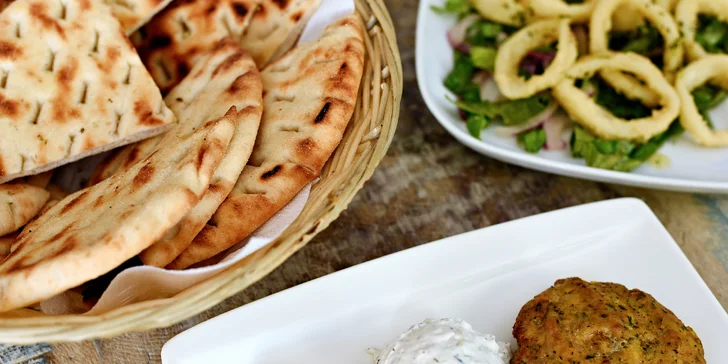 Ochutnejte spolu malá řecká jídla mezze: masa, plody moře, zelenina i kaviár