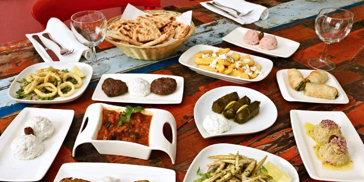 Ochutnejte spolu malá řecká jídla mezze: masa, plody moře, zelenina i kaviár
