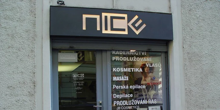 Kadeřnické balíčky včetně regeneračního zábalu: střih nebo melír