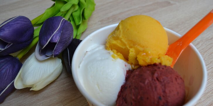 S chutí na náplavku: Tři kopečky delikátní zmrzliny Fruitisimo