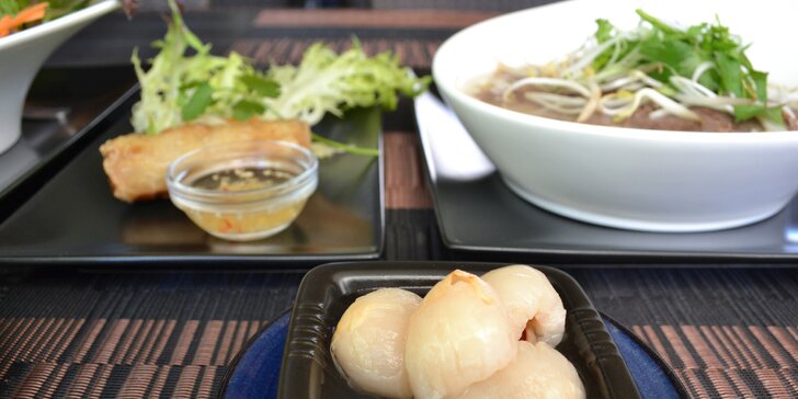 Slunce na talíři: rozzářete svůj den tradičním vietnamským menu pro 1