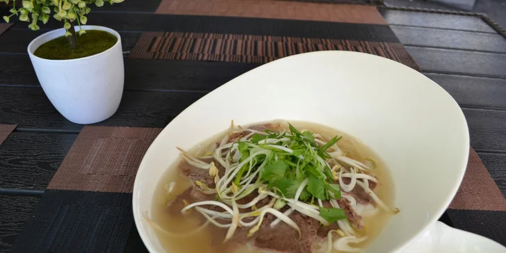 Slunce na talíři: rozzářete svůj den tradičním vietnamským menu pro 1 či 2