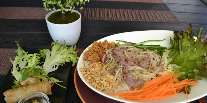 Slunce na talíři: rozzářete svůj den tradičním vietnamským menu pro 1 či 2