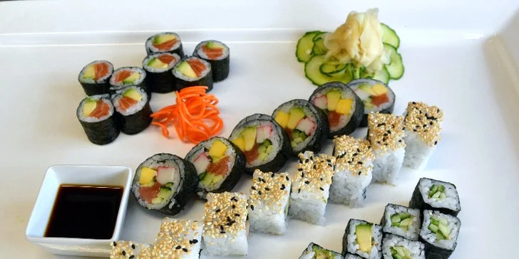 Když milujete sushi: čerstvé sety s lososem, avokádem i krevetami – 20 či 30 ks