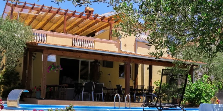 7 nocí v rodinném resortu s bazénem a olivovým hájem v klidné čtvrti Pakoštane