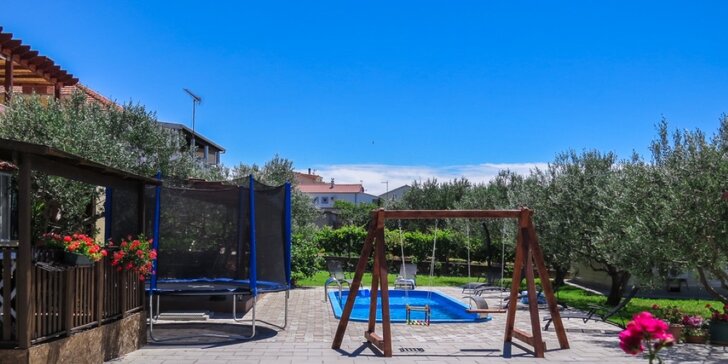 7 nocí v rodinném resortu s bazénem a olivovým hájem v klidné čtvrti Pakoštane