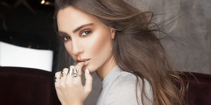 Krásná i bez líčidel: Konzultace a permanentní make-up obočí v luxusním salonu