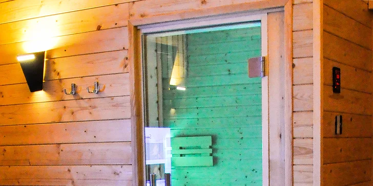 Privátní sauna s vířivkou a lahví prosecca pro dvě osoby