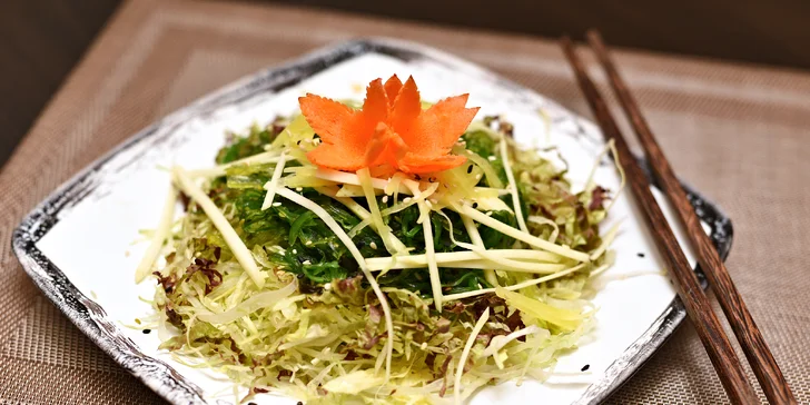 Vietnam vábí: bohaté sushi menu a láhev vína ve stylové restauraci až pro 4