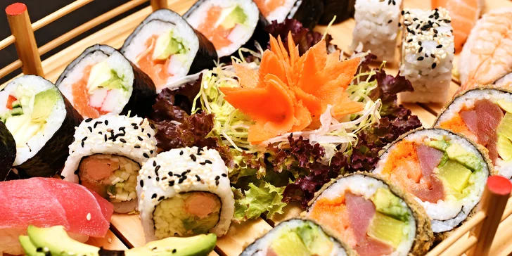 Vietnam vábí: bohaté sushi menu a láhev vína ve stylové restauraci až pro 4