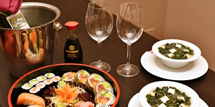 Vietnam vábí: bohaté sushi menu a láhev vína ve stylové restauraci až pro 4