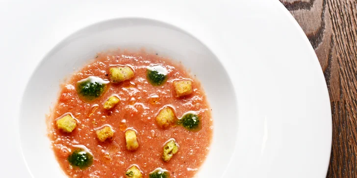 Španělské 4chodové menu s gazpachem, krevetami, paellou i kokosovým flanem