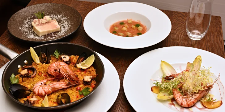 Španělské 4chodové menu s gazpachem, krevetami, paellou i kokosovým flanem