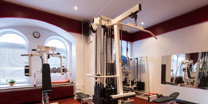 Dámské fitness: permanentka na vstupy i skupinové lekce