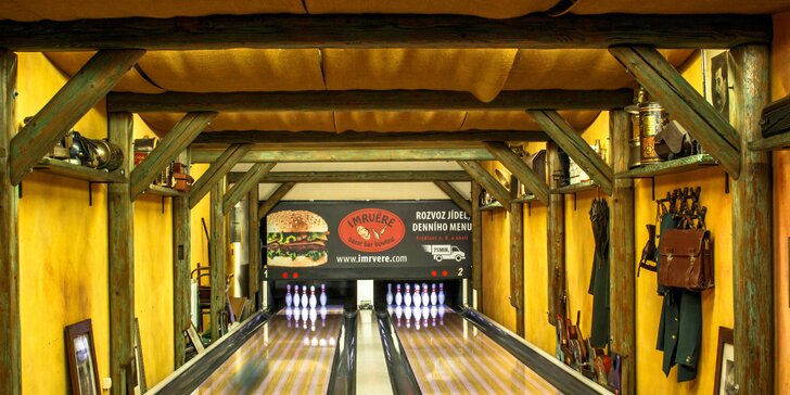 Hodina bowlingu až pro 12 hráčů a dva burgery i v bezlepkové úpravě