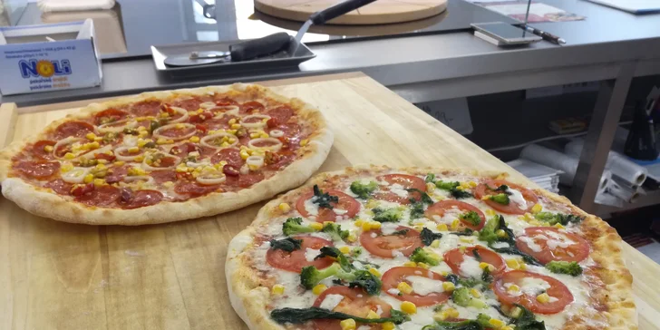 Tyhle krasavice vás prostě dostanou: dvě pizzy o průměru 32 cm včetně dovozu