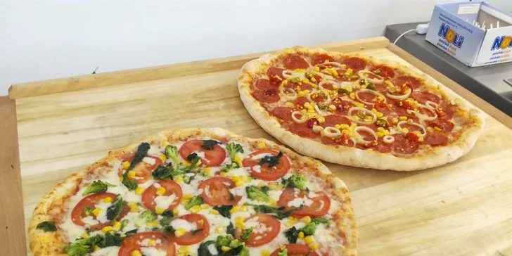 Tyhle krasavice vás prostě dostanou: dvě pizzy o průměru 32 cm včetně dovozu
