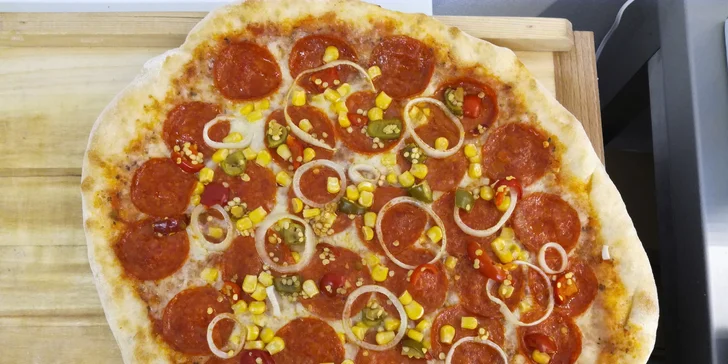 Tyhle krasavice vás prostě dostanou: dvě pizzy o průměru 32 cm včetně dovozu