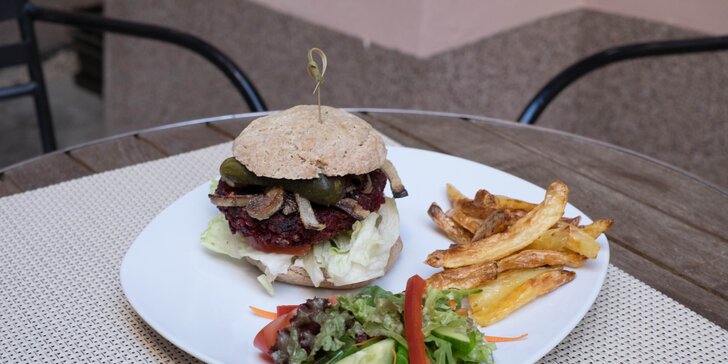 Jde to i bez lepku: Bezlepkový burger s hranolky nebo tortilla ve zdravé restauraci