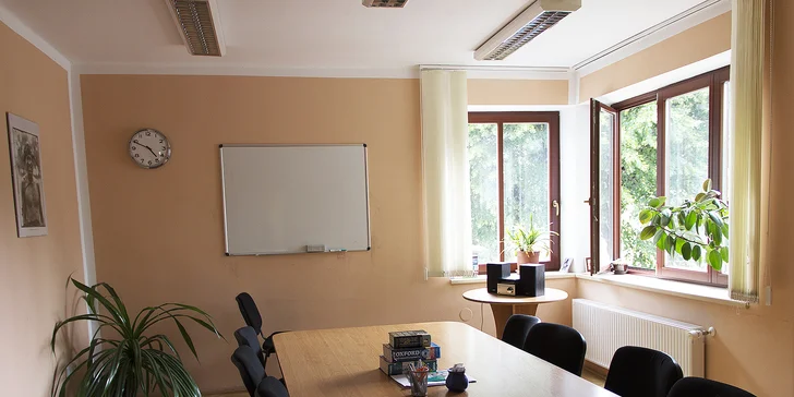 Výuka probíhá příjemně v malých 5–8členných skupinkách.