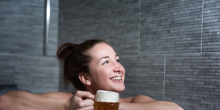 Pivní lázeň pro dva nebo privátní partnerský wellness s vířivkou a saunou