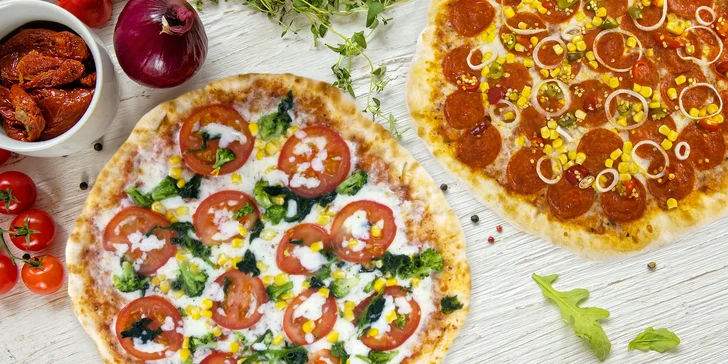 Tyhle krasavice vás prostě dostanou: dvě pizzy o průměru 32 cm včetně dovozu