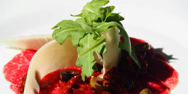 Takhle chutná léto: 4chodové menu v designové restauraci pro 1 nebo 2 gurmány