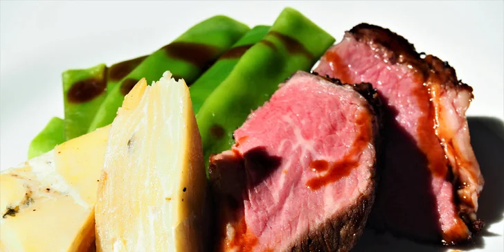 Takhle chutná léto: 4chodové menu v designové restauraci pro 1 nebo 2 gurmány