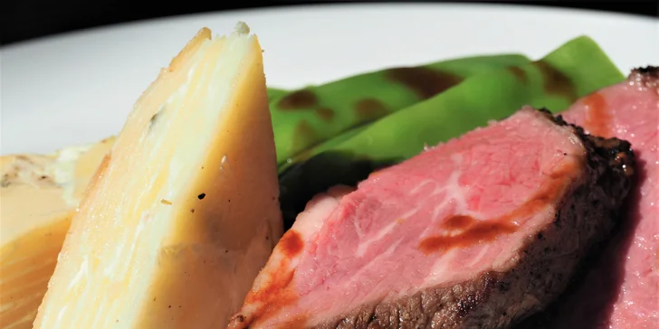 Takhle chutná léto: 4chodové menu v designové restauraci pro 1 nebo 2 gurmány