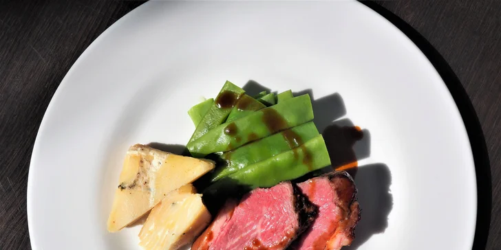 Takhle chutná léto: 4chodové menu v designové restauraci pro 1 nebo 2 gurmány
