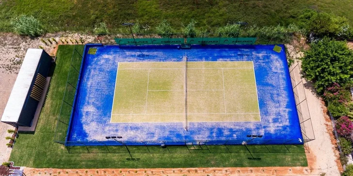 Vyzkoušejte si stolní tenis nebo tenis na kurtech. 