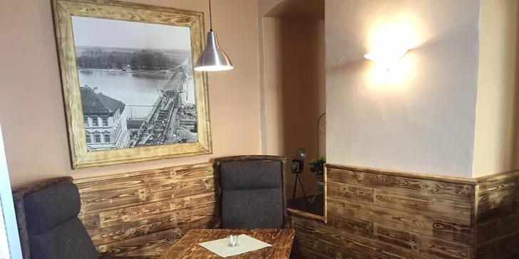 Dvě lahodné pizzy různých velikostí z široké nabídky Pizzerie Vavřinec