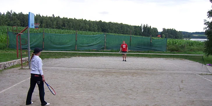 Týden v České Kanadě: Ubytování v chatce u rybníka a polopenze pro rodinu