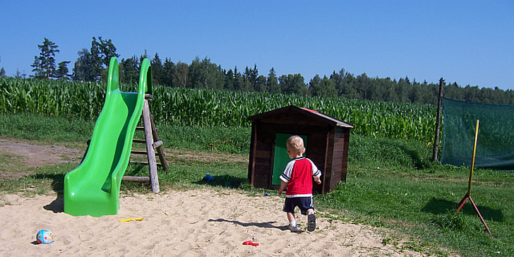Týden v České Kanadě: Ubytování v chatce u rybníka a polopenze pro rodinu