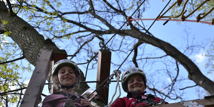 Dotkněte se korun stromů: Vstup do Lanového parku Máj pro jednotlivce či rodinu