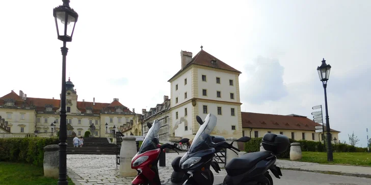 Romantická projížďka: pronájem skútru + dvě přilby
