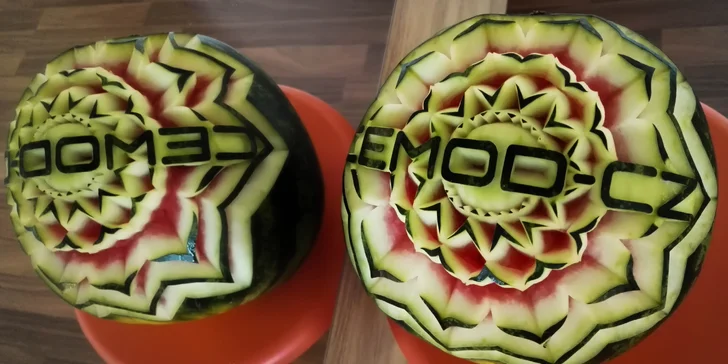 Vyřezávaný cukrový či vodní meloun s vlastním textem či obrázkem