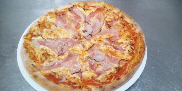 Zábava, co má koule: hodina bowlingu pro partu a dvě pizzy k tomu